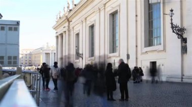 Vatikan - 24 Ocak 2016: Timelapse St. Pietro Meydanı büyük plaza St Peters Bazilikası, Papa'nın yerleşim bölgesi içinde Roma, mahalle veya Borgo rione batısında doğrudan doğrudan önünde bulunan