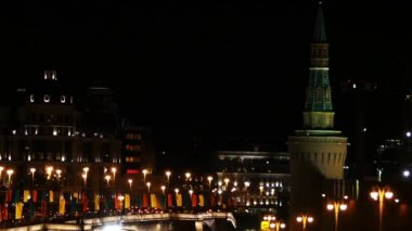Moskova Nehri, Moskova, Rusya, Moskova Kremlin doğusunda yayılan beton kemer köprü Bolshoy Moskvoretsky köprüdür. Zamoskvorechye Bolshaya Ordynka Caddesi ile Kızıl Meydan Köprüsü bağlar.