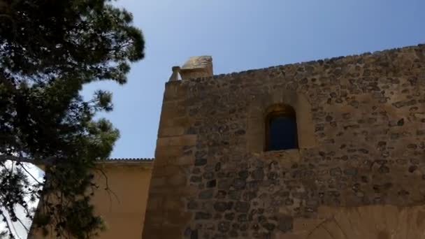 4k Old capela, Oratorio de Santa Caterina de Alexandria em uma colina na entrada do Porto de Soller, agora abriga museu do mar. Este é o Museu de la Mar, Maiorca das Ilhas Baleares em Espanha . — Vídeo de Stock