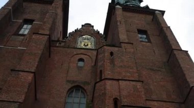 Gniezno, Polonya Gotik katedralde Meryem ve St. Adalbert varsayımı katedral Bazilikası olduğunu.