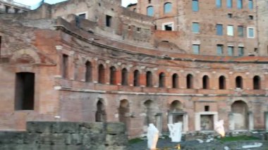 Roma, İtalya, harabelerini büyük bir kompleks Via dei Fori Imperiali Colosseum için ters sonunda yer alan trajans Pazar (Mercati di Borghese'nin) olduğunu.
