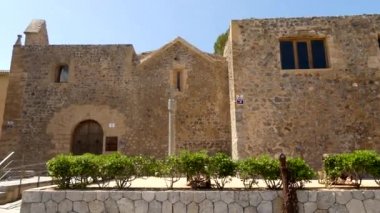 4k Eski şapel, Oratorio de Santa Caterina de İskenderiye Soller Limanı girişinde bir tepeüzerinde, şimdi deniz müzesi evler. Burası Museu de la Mar, İspanya'daki Balear Adaları'ndan Mallorca..