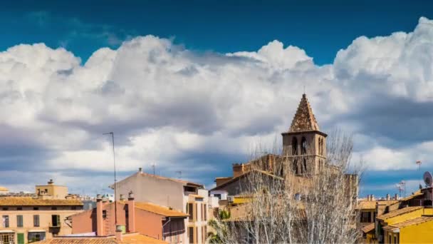 Timelapse: Church of Holy Cross is located in Santa Creu in the corner of Santa Cruz and San Lorenzo street in Palma de Mallorca, on island of Mallorca. It is one of first parishes of Palma, Gothic. — Stock Video