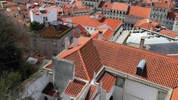 Lisabon Panorama. Lisabon je hlavním městem Portugalska. Je to nejzápadnější kontinentální hlavní město Evropy. Lisabon leží na západním Pyrenejském poloostrově na Atlantském oceánu a řece Tagus. — Stock video