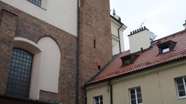Tarım ve Kırsal Kalkınma Bakanlığı altında Michael Oczapowskiego Tarım Üniversitesi Merkez Kütüphanesi, Varşova, Polonya Krakow banliyösünde 66 tarihi, anıtsal bir bina alır — Stok video