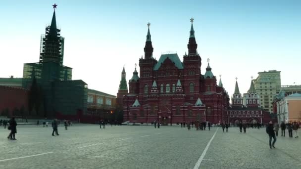 Il Museo Storico di Stato della Russia è un museo di storia russa incuneato tra Piazza Rossa e Piazza Manege a Mosca . — Video Stock