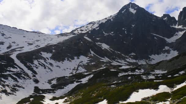 Lomnickým štítem je jedním z nejvyšší a nejvíce navštěvovaných horských vrcholů v pohoří Vysoké Tatry Slovensko.