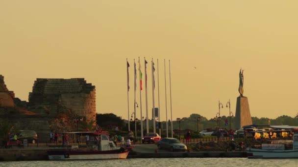 NESEBAR, BULGARIE - 26 juillet 2016 : Vieille ville. Nesebar est une ancienne ville et l'une des principales stations balnéaires de la côte bulgare de la mer Noire, située dans la province de Burgas . — Video