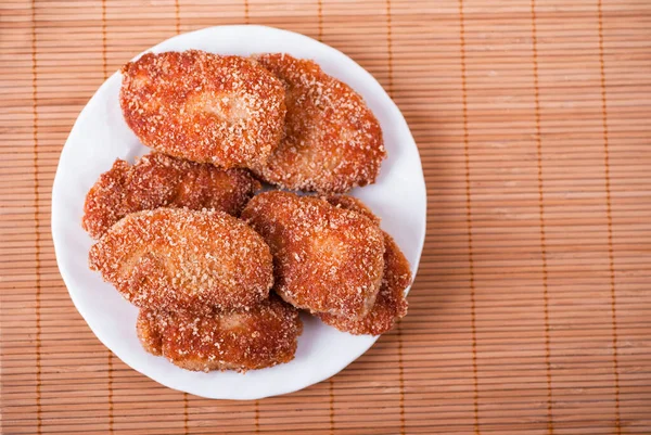 White Plate Pork Chop Sprinkle Breadcrumbs Bamboo Table Cloth — Stock Photo, Image