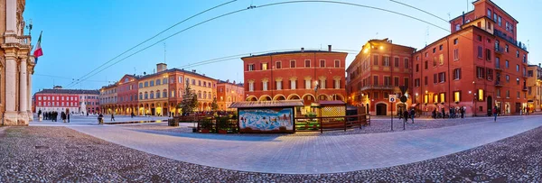 Modena Italien November 2016 Arbeiter Füllen Eine Kunsteisbahn Auf Der — Stockfoto
