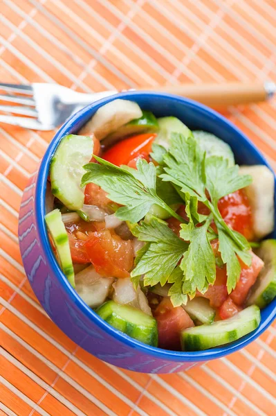 Salad Cucumbers Tomatoes Parsley Blue Bowl Orange Bamboo Table Cloth — Stock Photo, Image