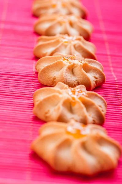 Tasty Cookies Kurabye Lies Red Bamboo Tablecloth — Stock Photo, Image
