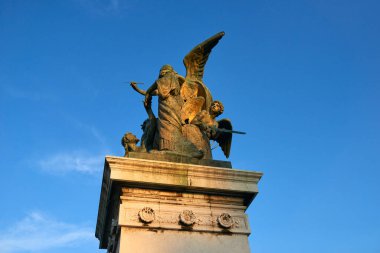 Altare della Patria, İtalya 'nın Roma kentinde bulunan birleşik İtalya' nın ilk kralı Victor Emmanuel 'in anısına inşa edilmiş bir anıttır. Piazza Venezia ve Capitoline Tepesi arasında yer alır..