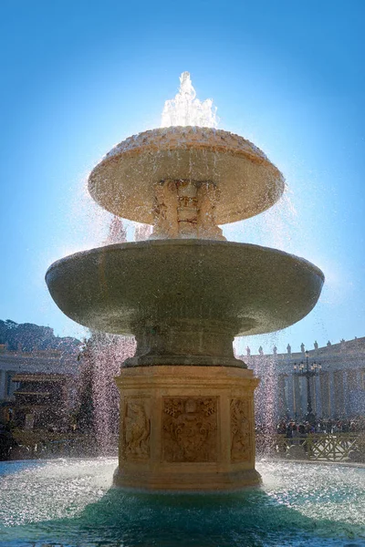Fontanna Pobliżu Pałacu Apostolskiego Jest Oficjalną Rezydencją Papieża Która Znajduje — Zdjęcie stockowe