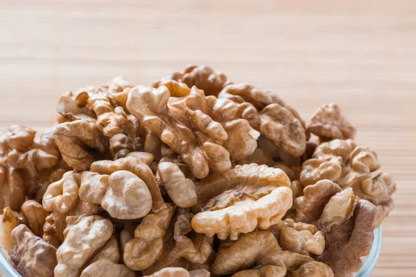 Glass Bowl Shelled Walnuts Bamboo Table Cloth — Stock Photo, Image