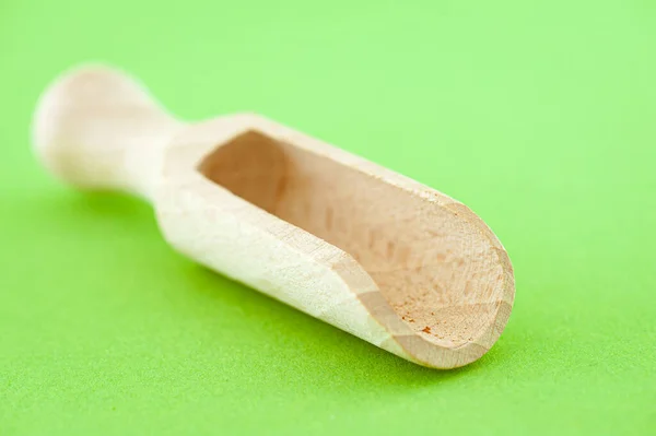 Wooden Measuring Scoop Flour Cereals Green Background — Stock Photo, Image