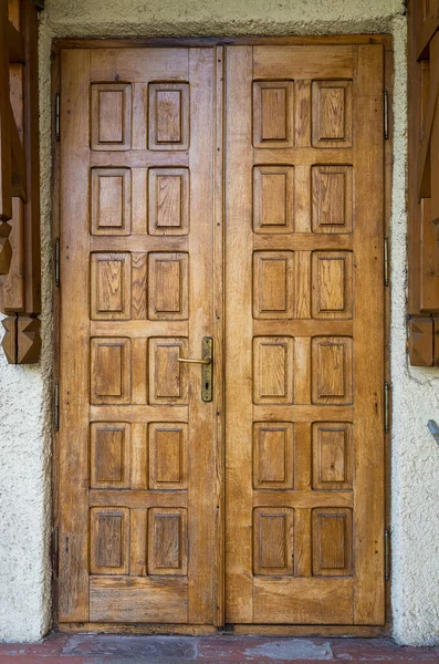 Brown Стародавні Венеціанські Дерев Яні Двері — стокове фото