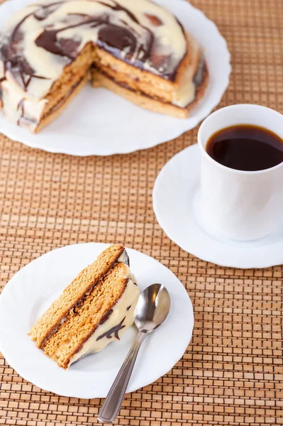 Piece Delicious Cake Sour Cream Icing Cup Strong Black Tea — Stock Photo, Image