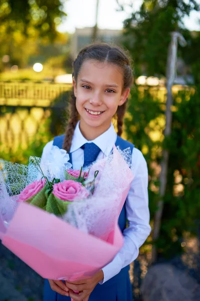 Beautiful Little Girl Holds Hands Big Bouquet Flowers Fence School — Stock Photo, Image