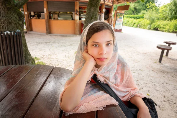 Beautiful Teenage Girl Put Head Handkerchief Sits Wooden Table Roadside — Stock Photo, Image