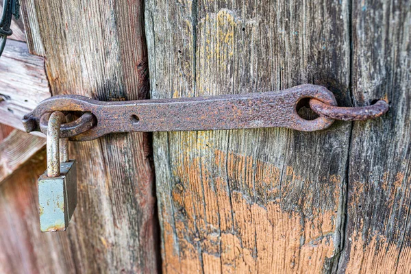 Old Metal Lock Rusty Hinge Dilapidated Wooden Shed — Stock Photo, Image