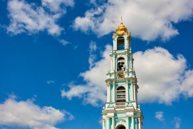 Beş katlı Lavra Bell Kulesi, 1741-1770 yılları arasında inşa edilmiş. St. Sergius Trinity Lavra, Rusya 'nın en önemli manastırı ve Rus Ortodoks Kilisesi' nin ruhani merkezidir..