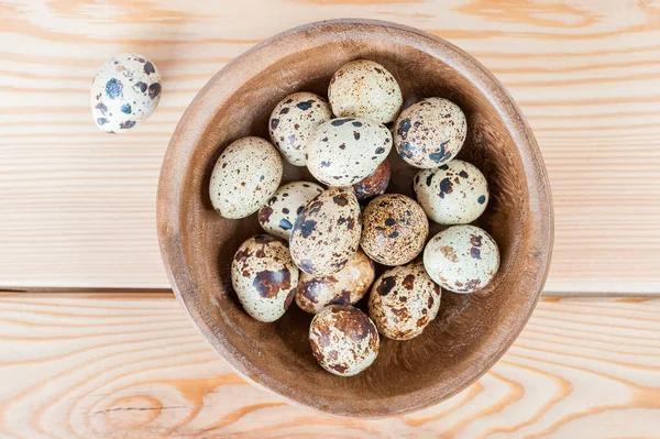 Huevos Codorniz Tazón Sobre Mesa Madera — Foto de Stock