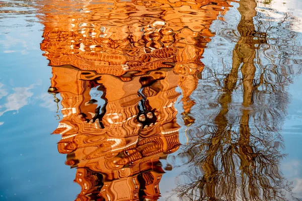 Reflectie Het Water Van Chernigovskii Klokkenspel Chernigovskij Skete Sergiev Posad — Stockfoto