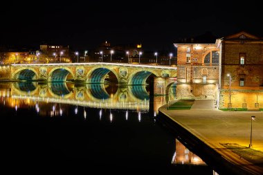 Pont Neuf, Fransa 'nın güneyinde, Toulouse kentinde, Yeni Köprü' nün (Grand Pont) 16. yüzyıldan kalma bir köprüdür..