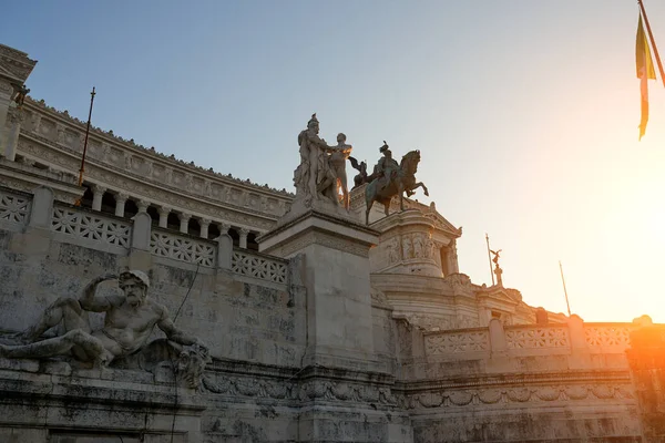 アルタレ デッラ パトリア Altare Della Patria イタリアのローマにある統一イタリア王ヴィクトル エマニュエルに敬意を表して建てられた記念碑である ヴェネツィア広場とキャピトリン ヒルの間にある — ストック写真