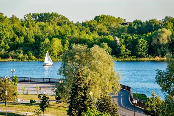 Sailing Boat Goes Volga River Mouth Kotorosl River Strelka Park — Stock Photo, Image