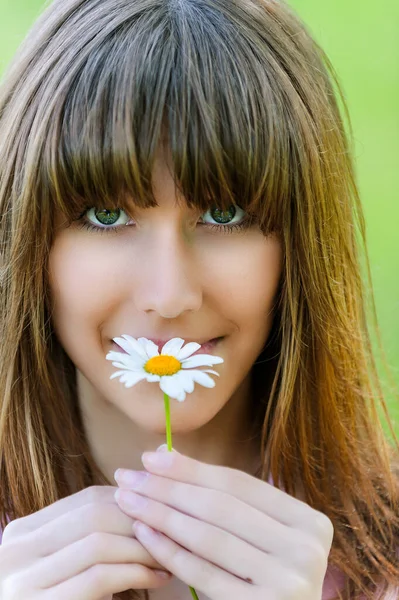 Young Pretty Smiling Woman Long Hair Chamomile — Stock Photo, Image