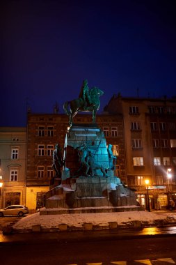 KRAKOW, POLAND - 9 HAZİRAN 2016: Grunwaldzki Anıtı - Polonya 'nın Krakow kentindeki Kral Wladyslaw II Jagiello' nun binicilik heykeli.
