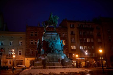 KRAKOW, POLAND - 9 HAZİRAN 2016: Grunwaldzki Anıtı - Polonya 'nın Krakow kentindeki Kral Wladyslaw II Jagiello' nun binicilik heykeli.