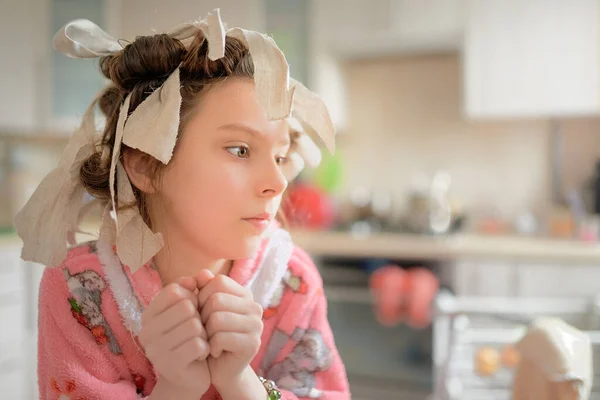 Small Beautiful Thoughtful Girl Warm Pink Robe Ribbons Her Hair — Stock Photo, Image