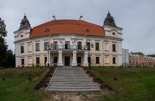 Skoki Belarus Wrzesień 2019 Majątek Nemtsevichów Muzeum Historyczne Pamiątkowe Pałac — Zdjęcie stockowe