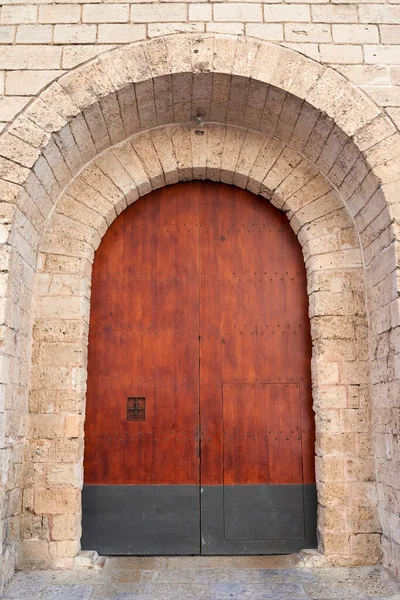 Güzel Eski Ahşap Kapı Eski Taş Evde Bir Kemer Şeklinde — Stok fotoğraf