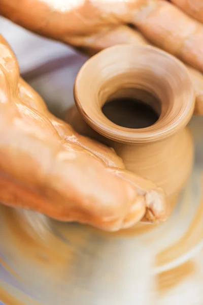 Hands of young potter — Stock Photo, Image