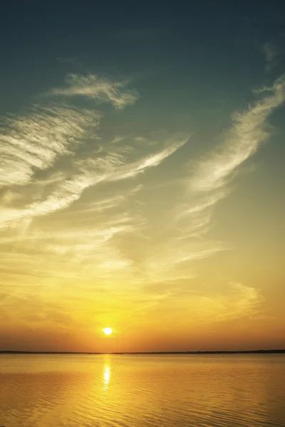 Puesta de sol en el río — Foto de Stock