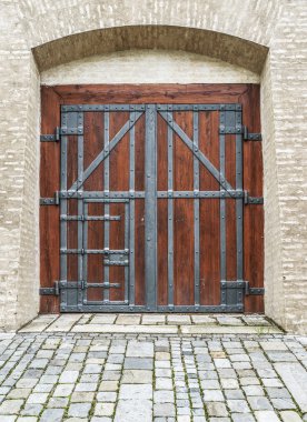 eski bir kale kapı