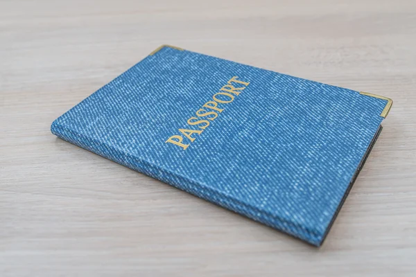 Paspoort naar blauw dekking — Stockfoto