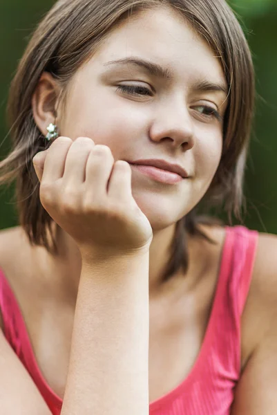 Retrato de encantadora joven hembra —  Fotos de Stock