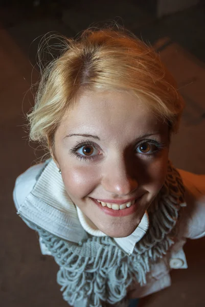 Portrait of young woman — Stock Photo, Image