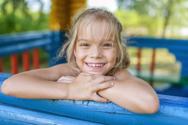 Menina-pré-escolar feliz — Fotografia de Stock