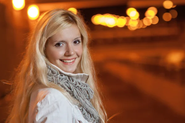 Portret van charmante blonde — Stockfoto