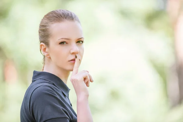 Young woman put finger to lips — Stock Photo, Image