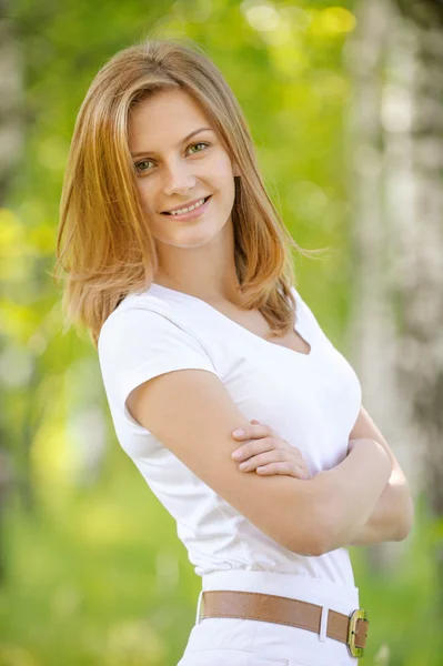 Portrait of beautiful young woman — Stock Photo, Image