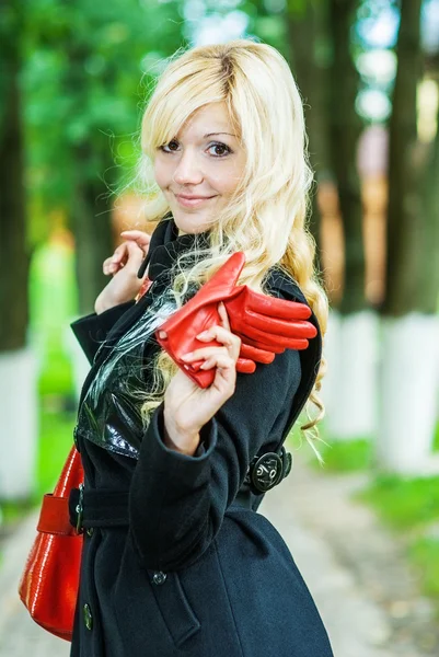 Blonde on footpath in park — Stock Photo, Image