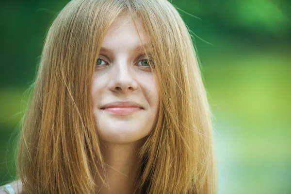 Retrato de mujer joven —  Fotos de Stock