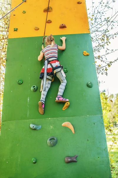 Little girl talking trains on climbing wall — Stock Photo, Image